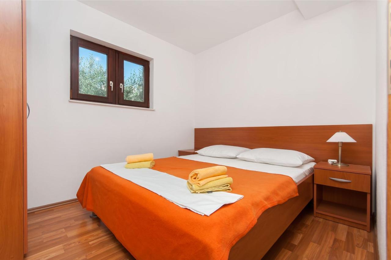 Apartments Ricina Дуги-Рат Экстерьер фото