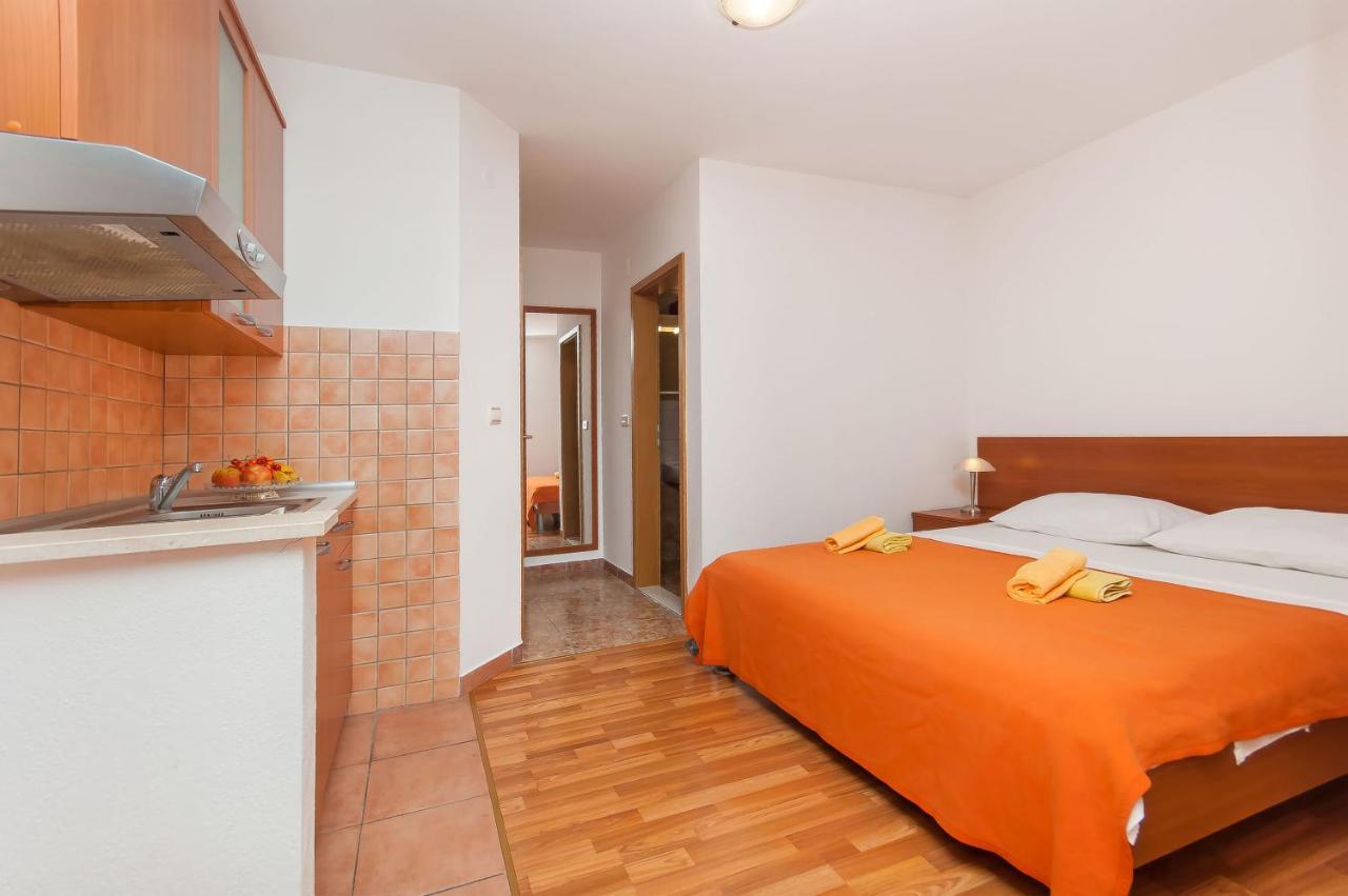 Apartments Ricina Дуги-Рат Экстерьер фото