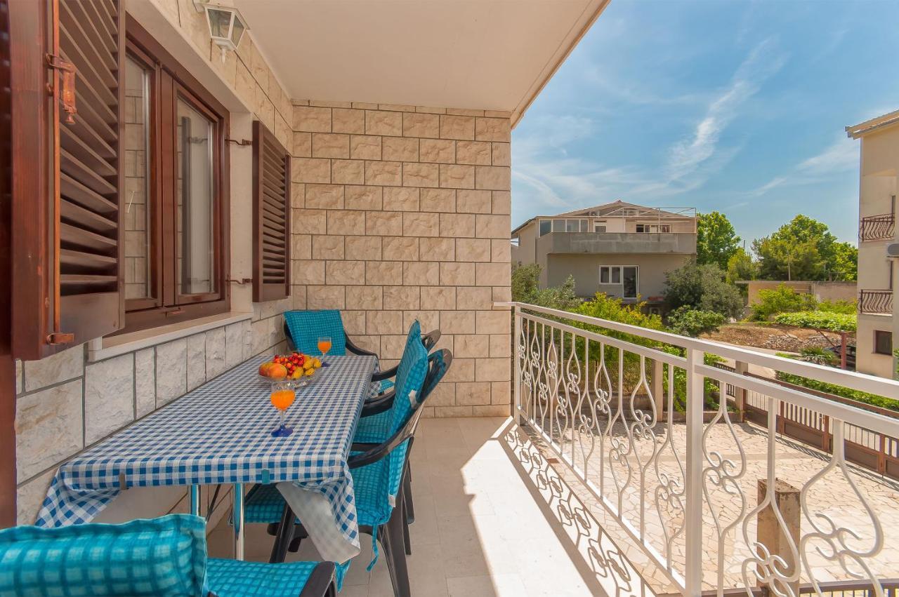 Apartments Ricina Дуги-Рат Экстерьер фото